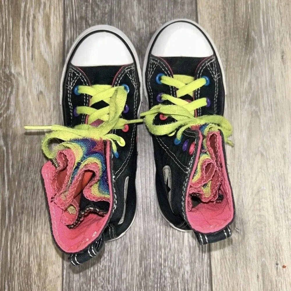 Converse previously owned